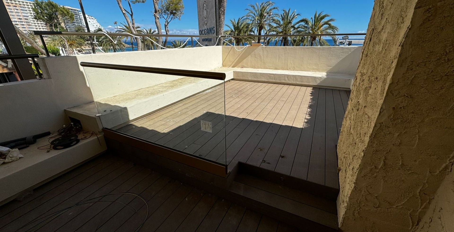 Terraza con suelo de madera