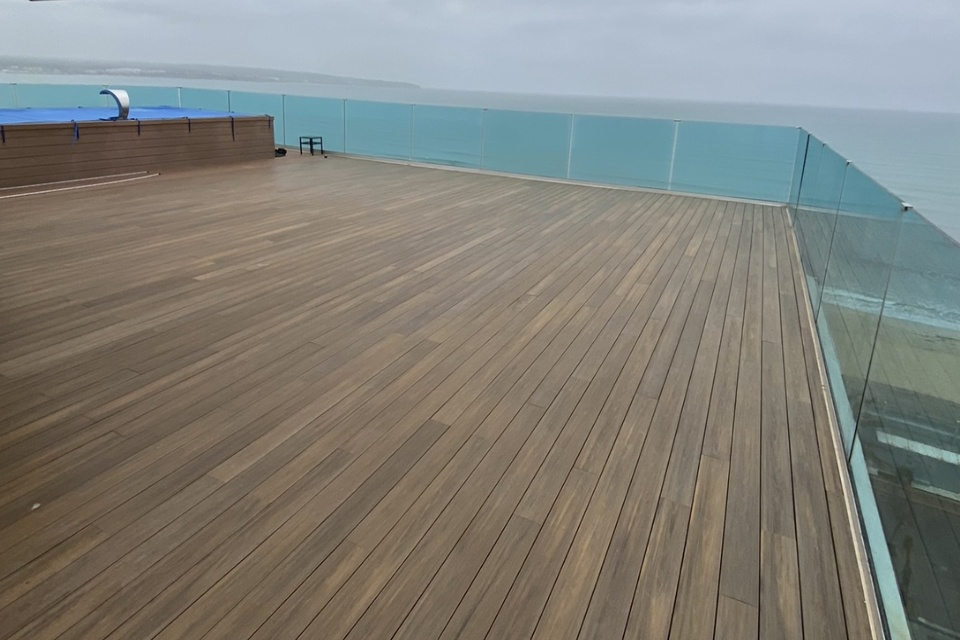 Terraza con suelo de parquet